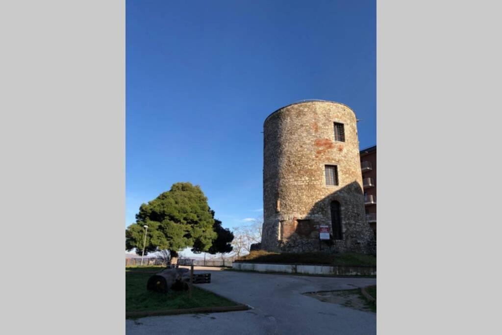 La Casetta Di Rosie, Alla Torre Guevara Potenza Luaran gambar